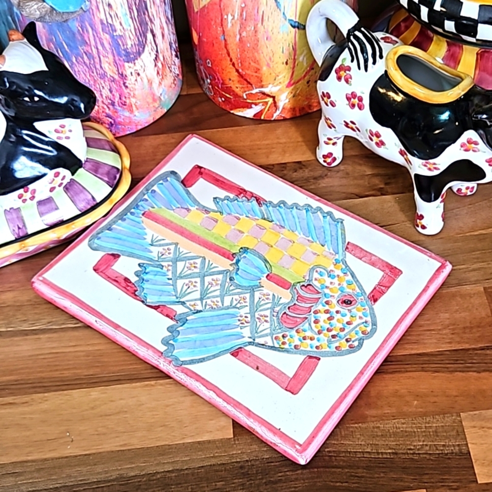 🐟 VTG Fish Trivet, Pink/Blue Motif